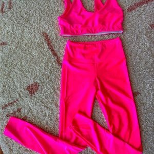 Goldsheep bright pink workout suit!
